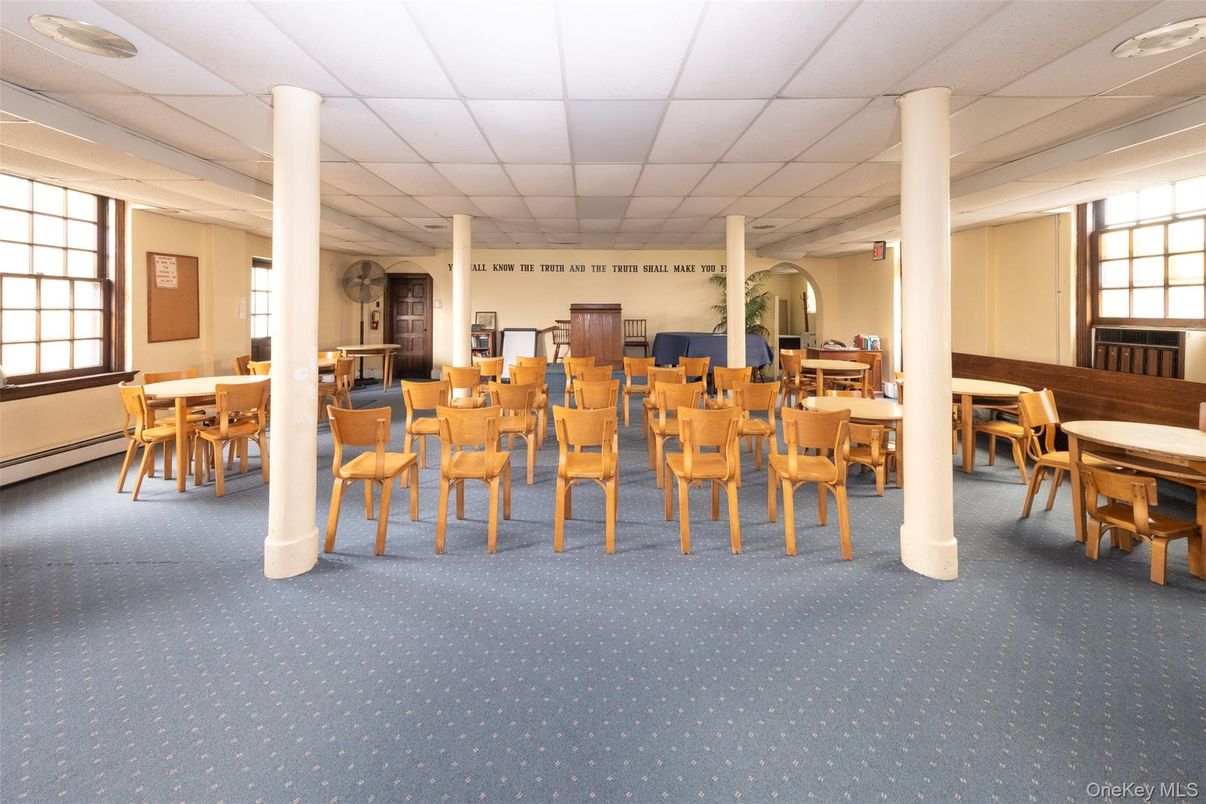 Dining room, Interior, Recessed Lighting