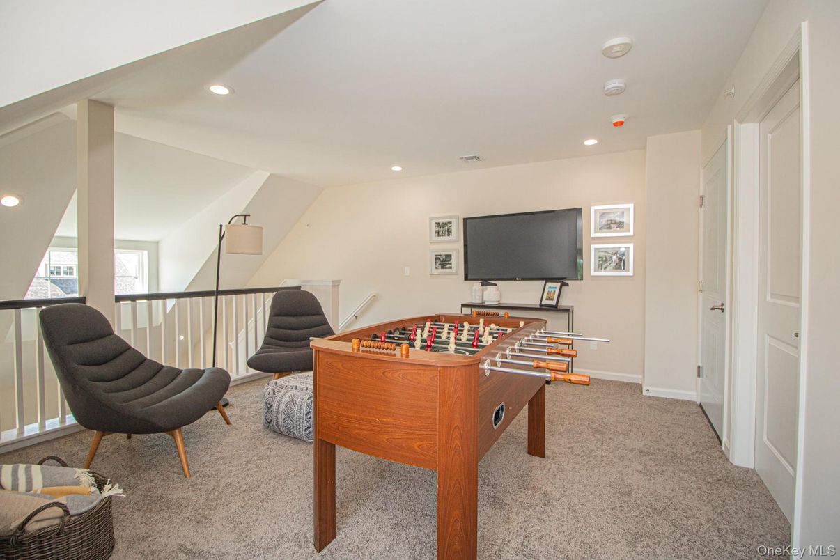 Game Room, Interior, Recessed Lighting