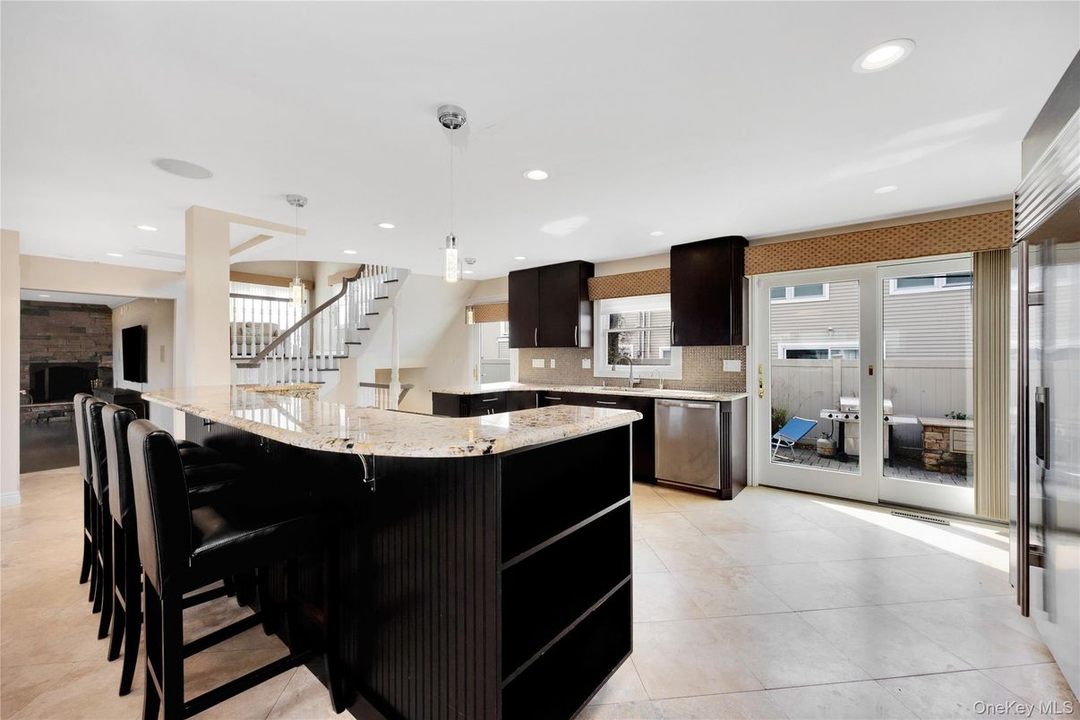 Interior, Kitchen, Pendant Lights, Recessed Lighting, Stainless Steel Appliances