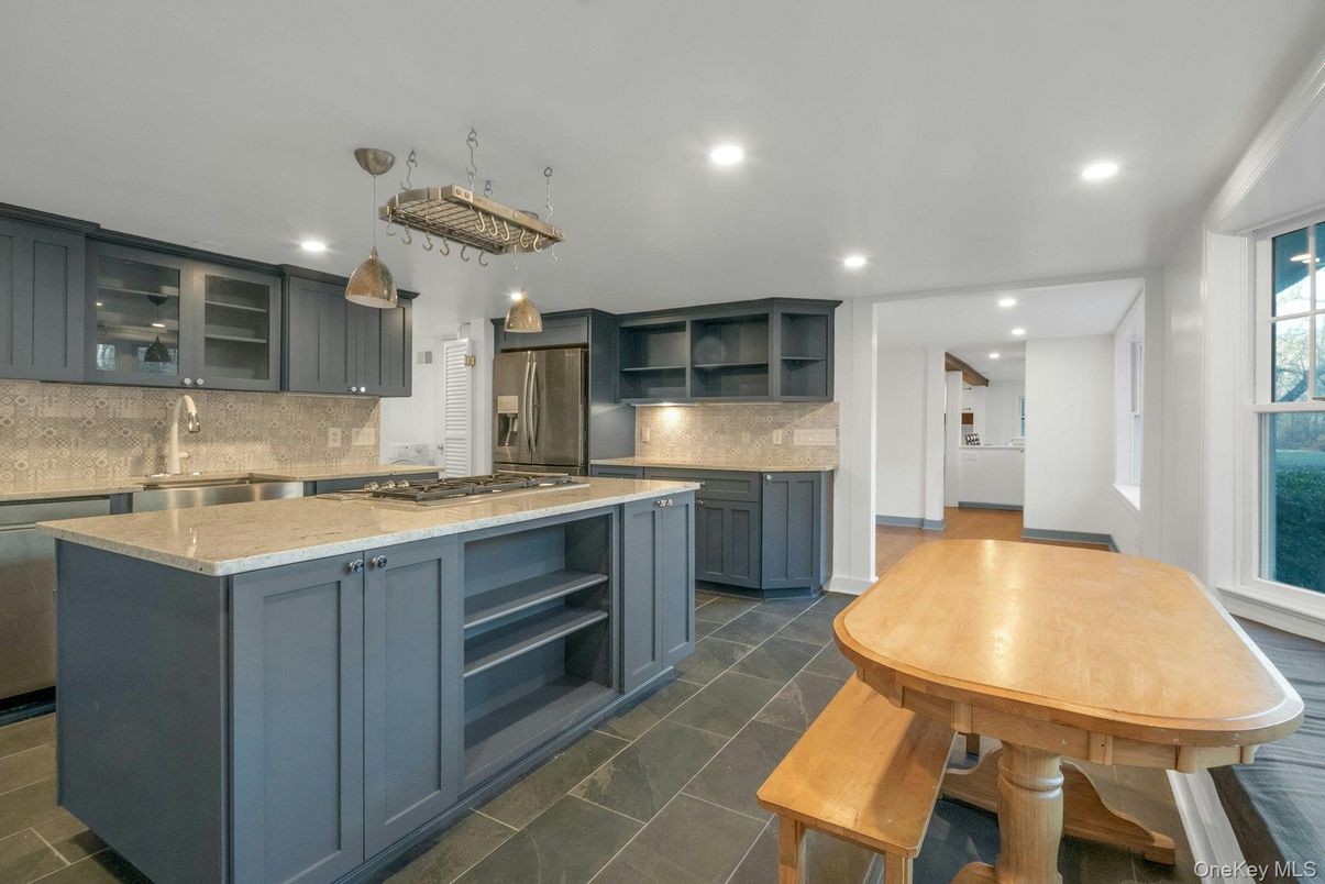 Dining room, Interior, Kitchen, Pendant Lights, Recessed Lighting, Stainless Steel Appliances