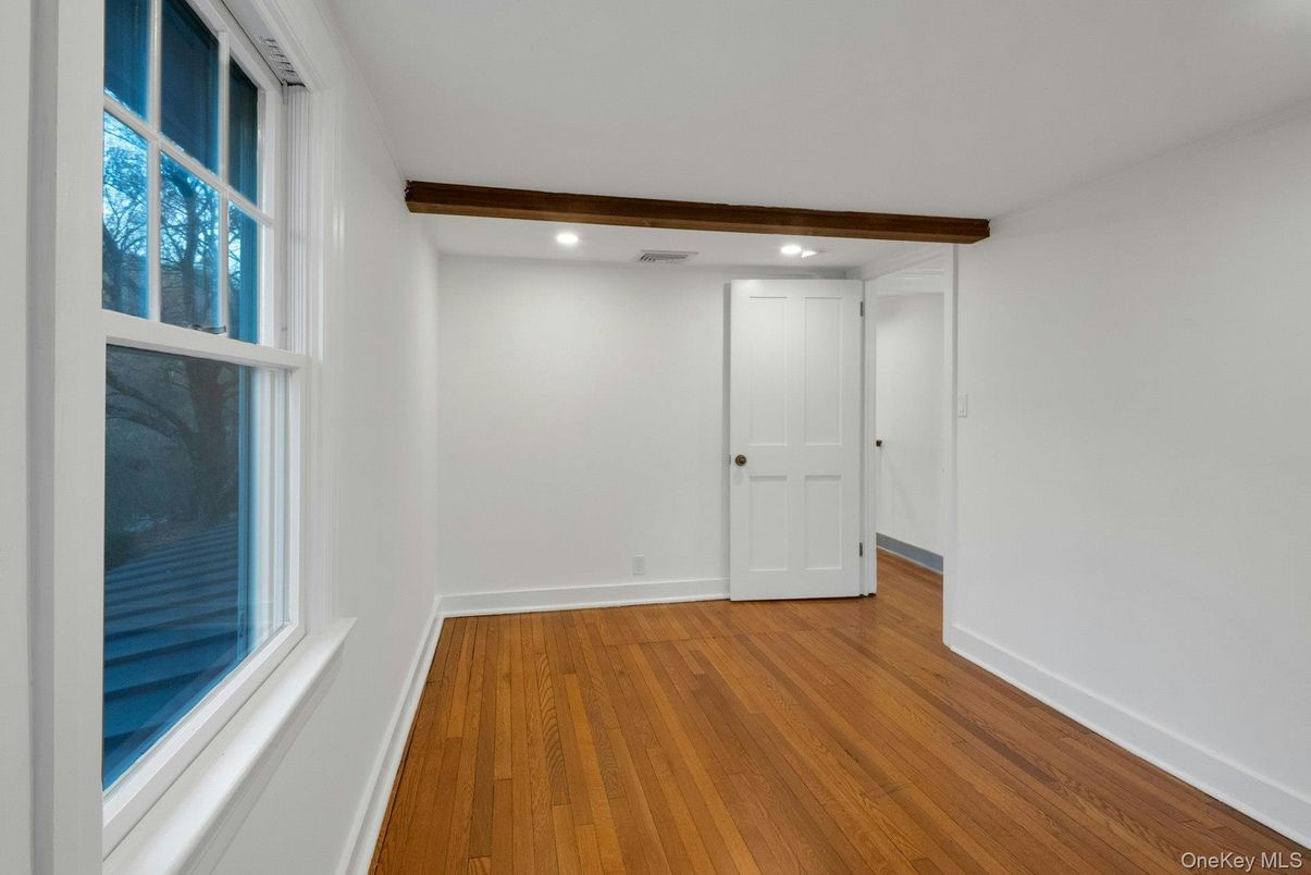 Empty room, Interior, Recessed Lighting, Wooden Beams, Wood Texture Flooring