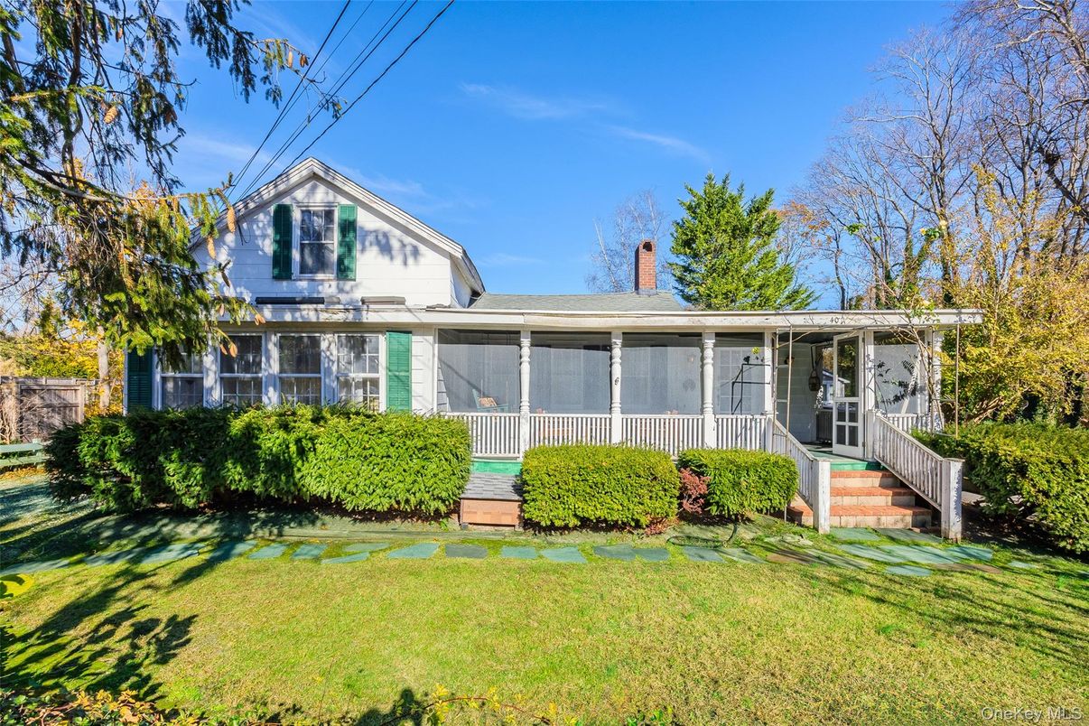 Backyard, Exterior, Facade, Queen Anne Victorian