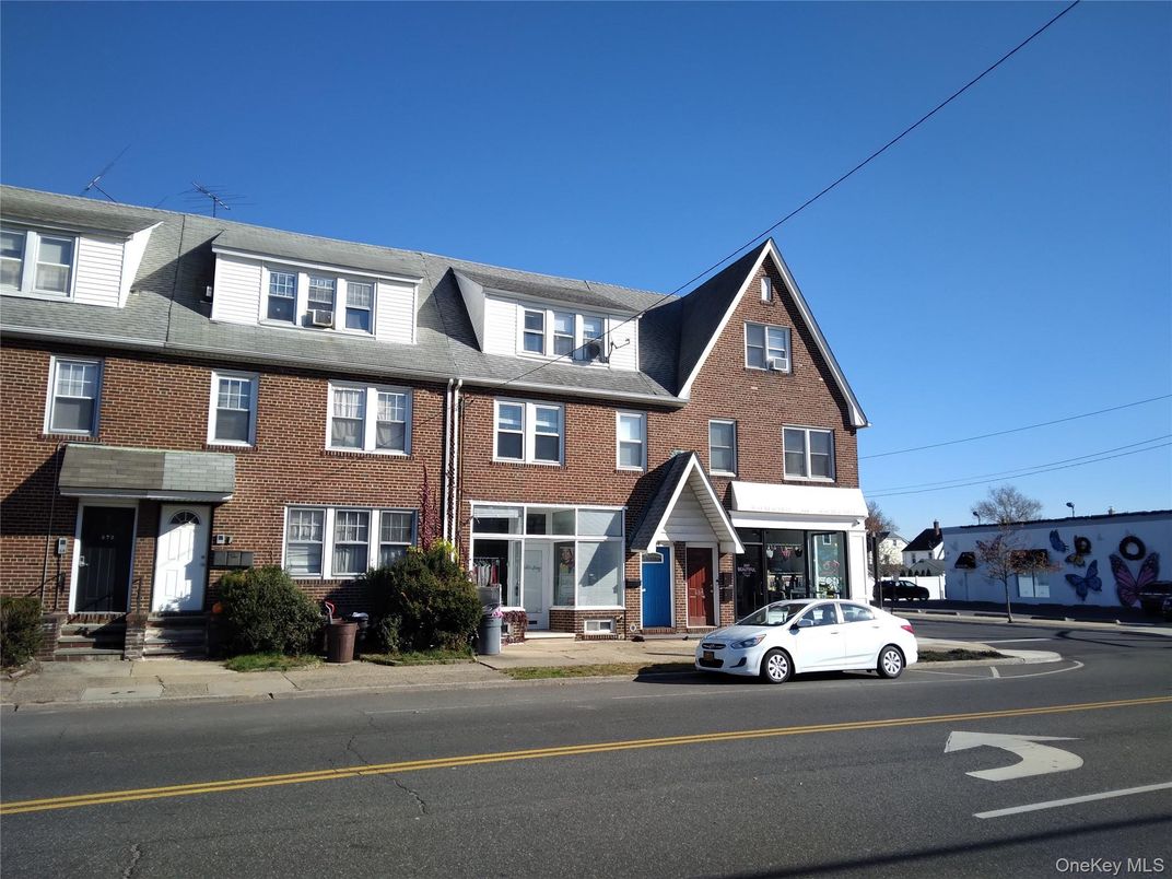 Exterior, Facade, Brick Facade, Queen Anne Victorian