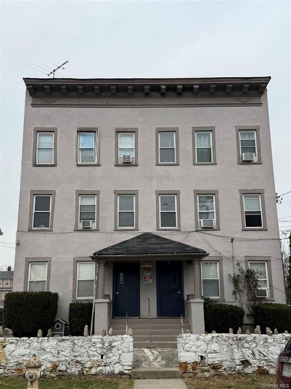 Exterior, Facade, American Foursquare