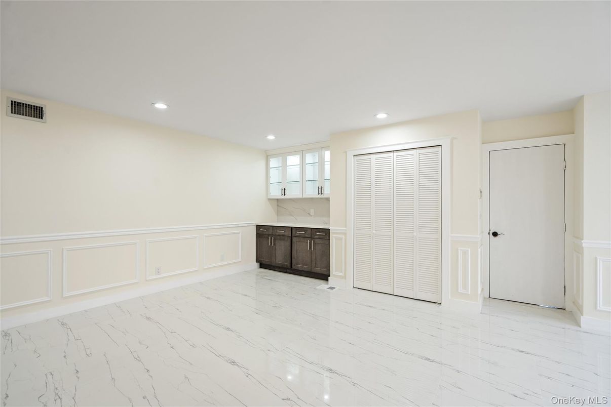 Empty room, Interior, Marble, Recessed Lighting