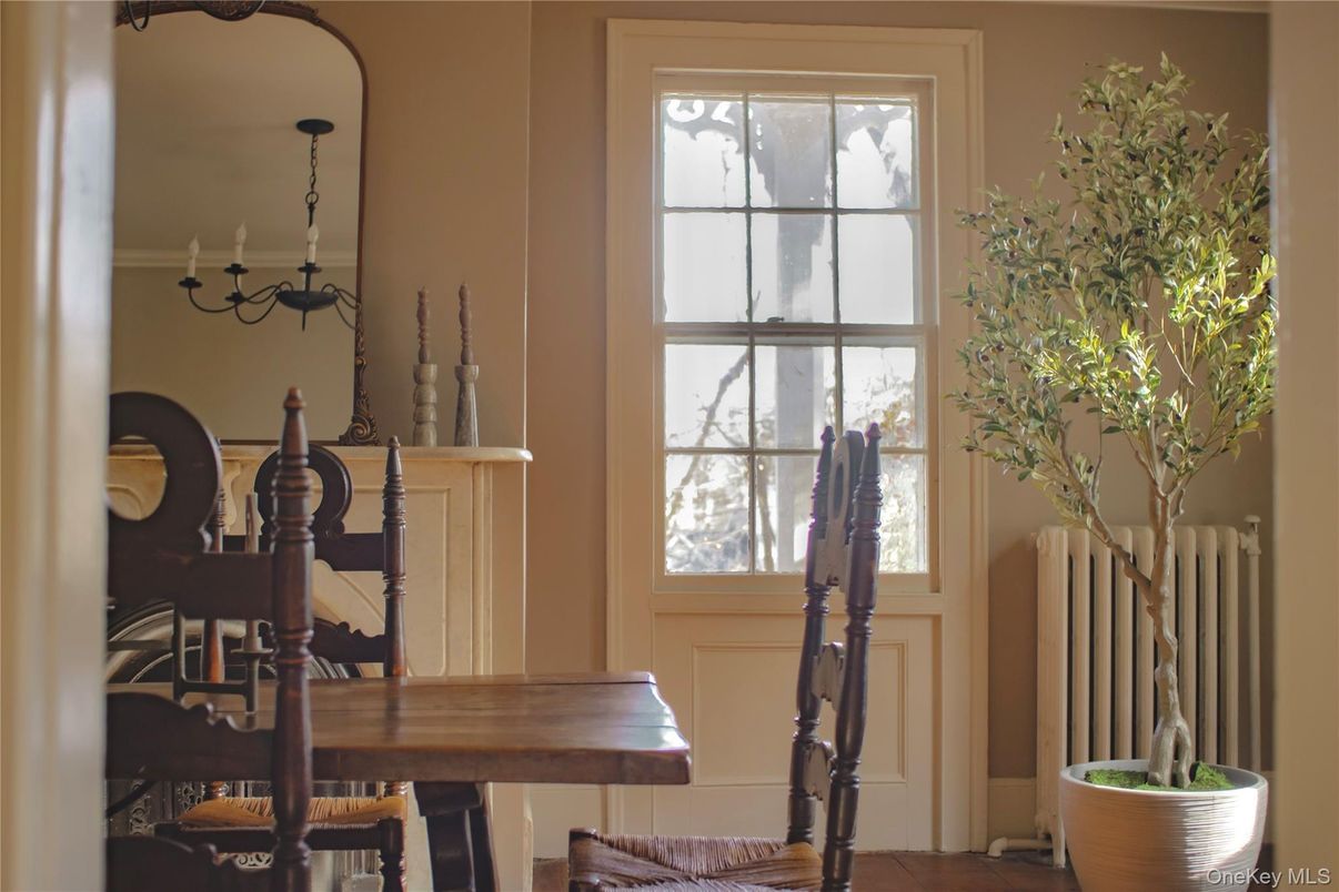 Chandelier, Interior