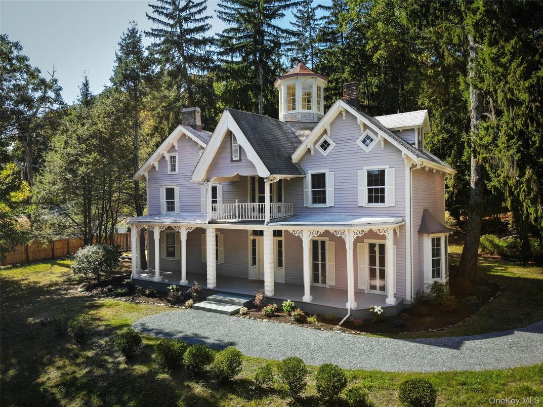 Backyard, Exterior, Facade, Queen Anne Victorian