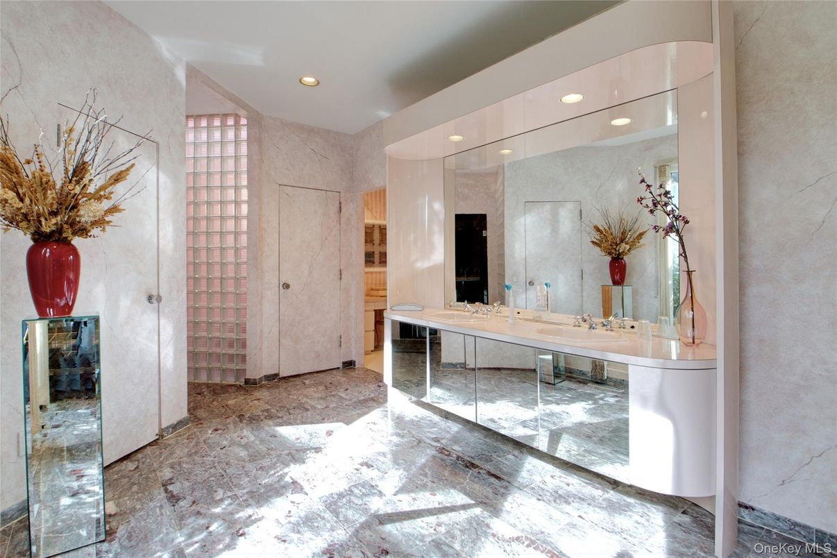 Bathroom, Interior, Recessed Lighting