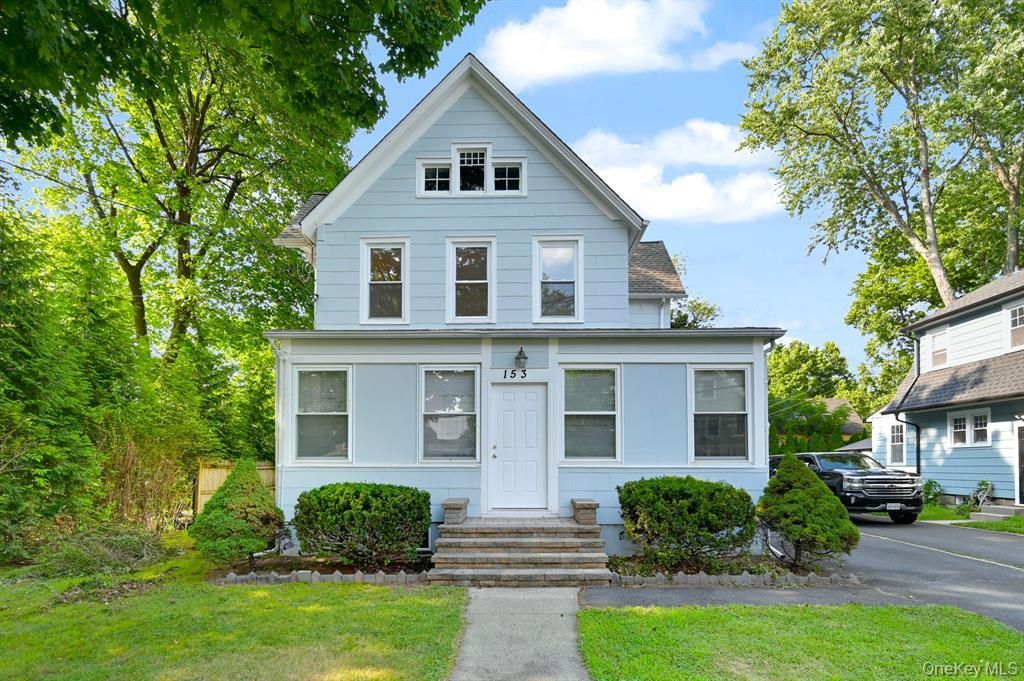 Exterior, Facade, Queen Anne Victorian