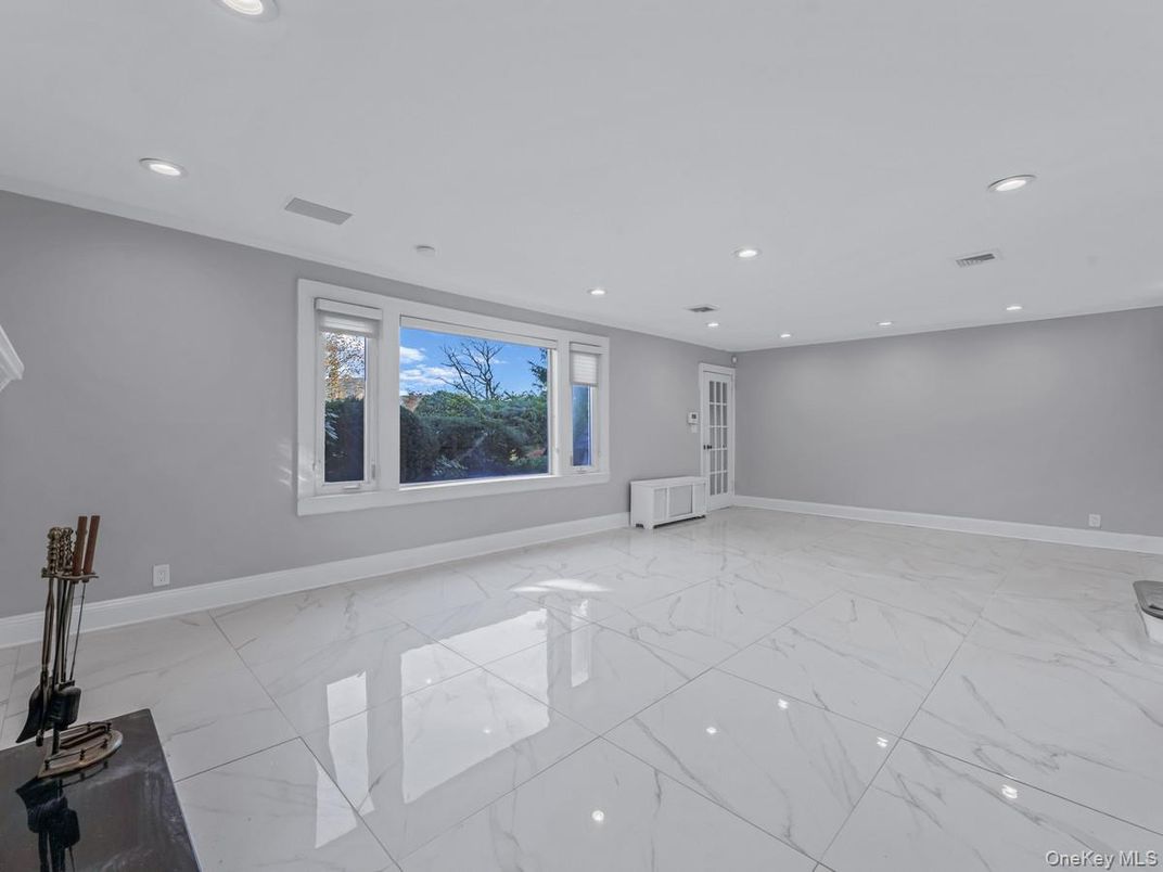 Empty room, Interior, Marble, Recessed Lighting