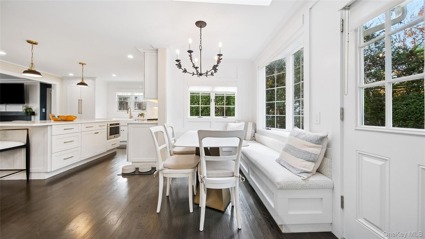Chandelier, Dining room, Interior, Kitchen, Pendant Lights, Recessed Lighting, Wood Texture Flooring