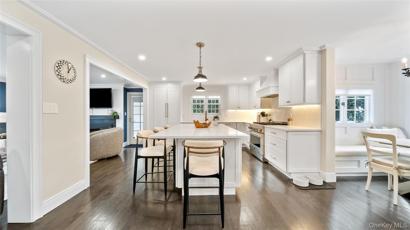 Dining room, Interior, Kitchen, Pendant Lights, Recessed Lighting, Wood Texture Flooring