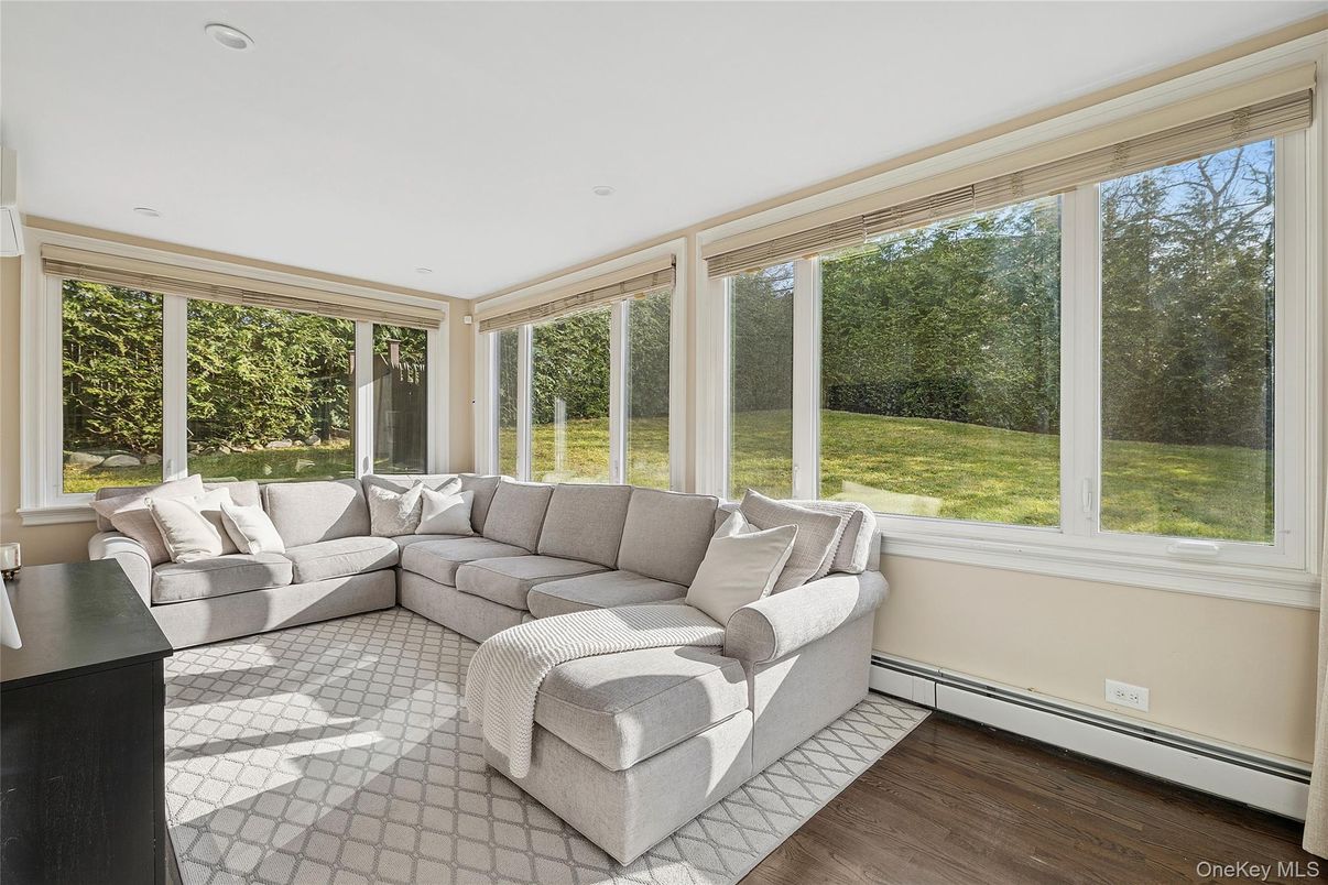 Interior, Living room, Recessed Lighting, Sun Room, Wood Texture Flooring