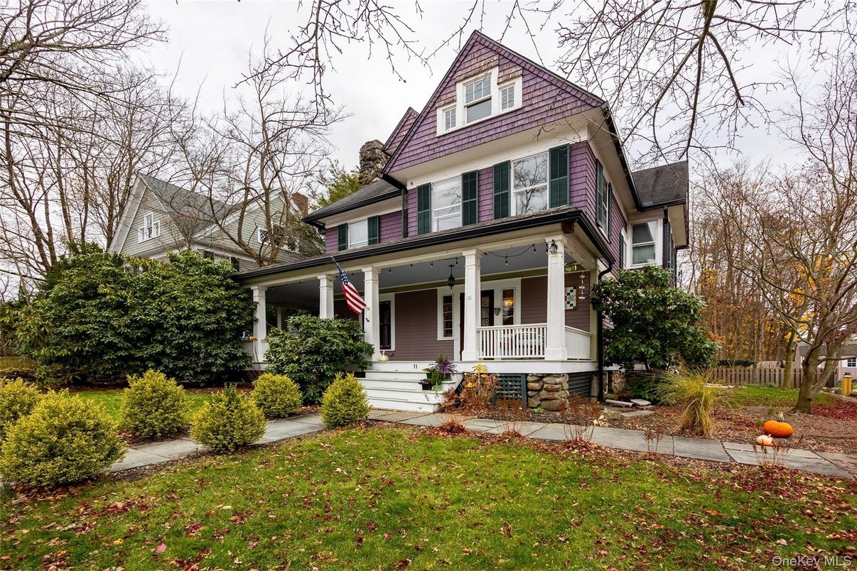 Exterior, Facade, Queen Anne Victorian