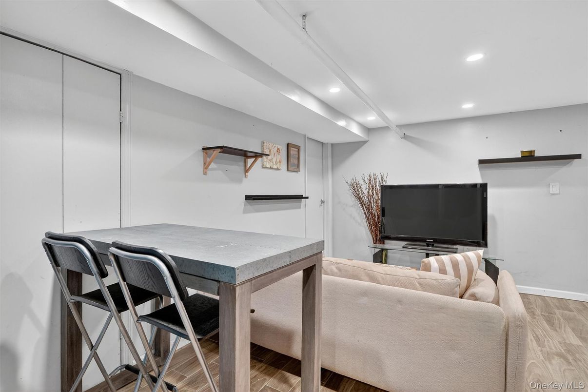 Interior, Recessed Lighting, Wood Texture Flooring