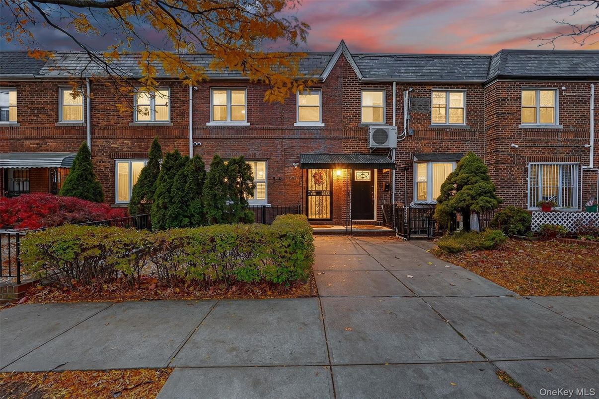 Exterior, Facade, Brick Facade, Rowhouse