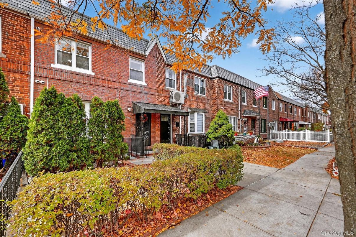 Exterior, Facade, Brick Facade, Rowhouse