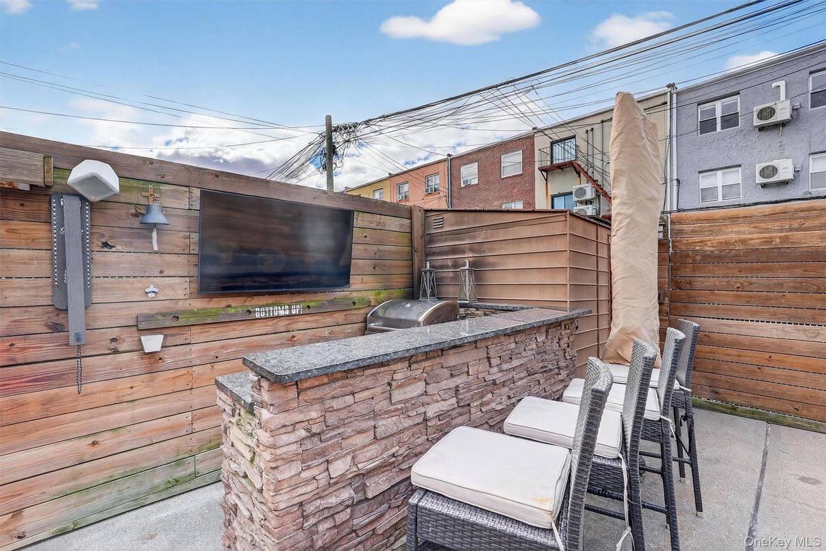 Exterior, Outdoor Kitchen