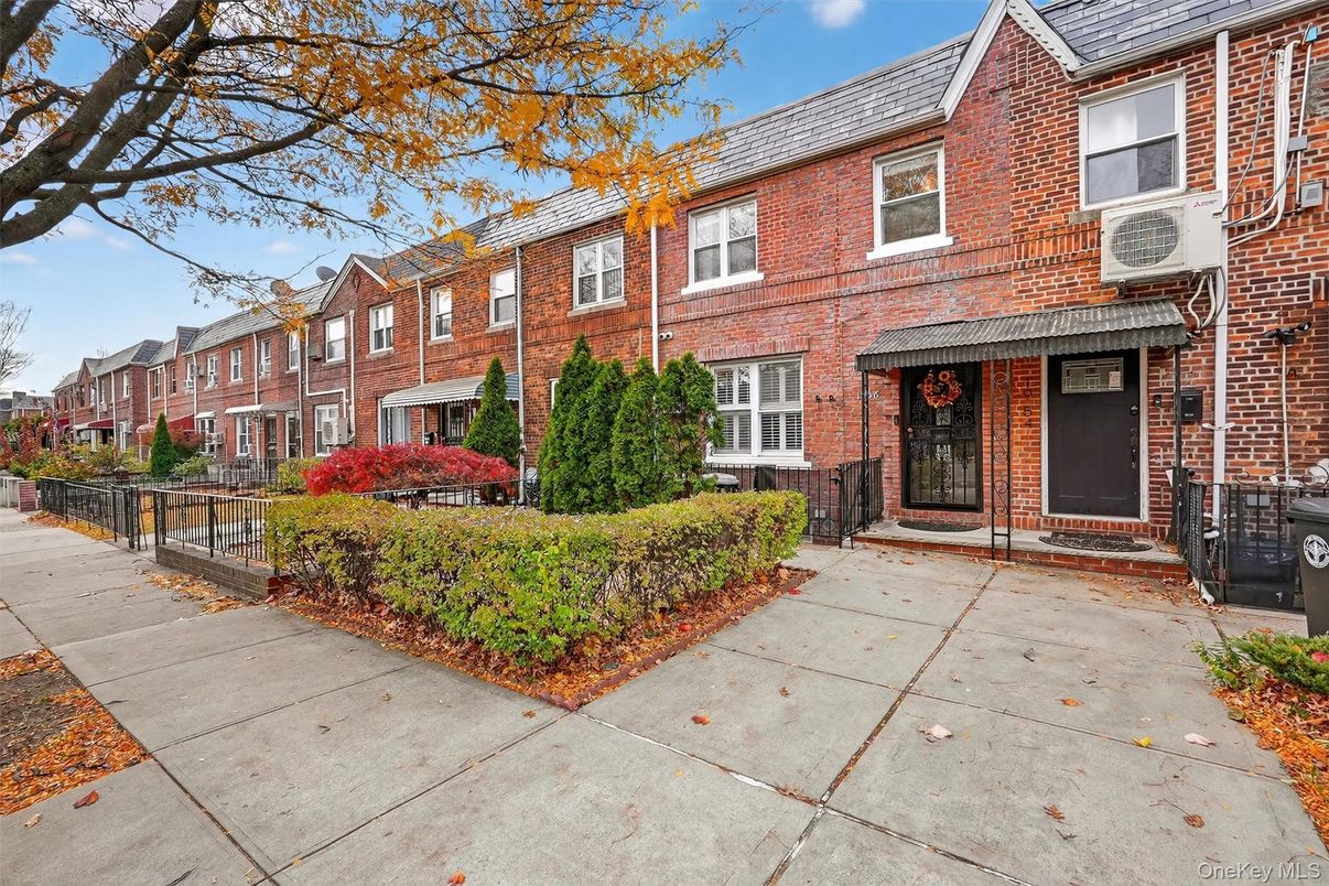 Exterior, Facade, Brick Facade, Rowhouse