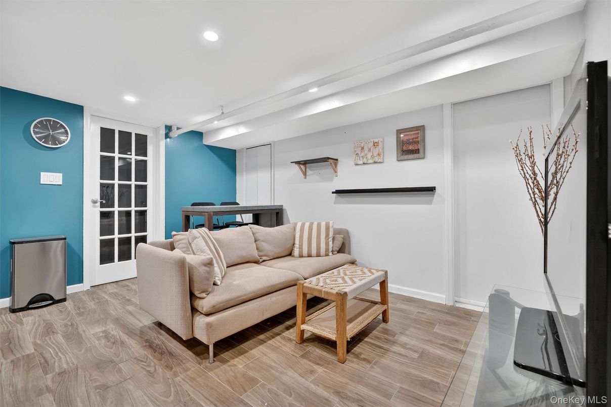 Interior, Living room, Recessed Lighting, Wood Texture Flooring