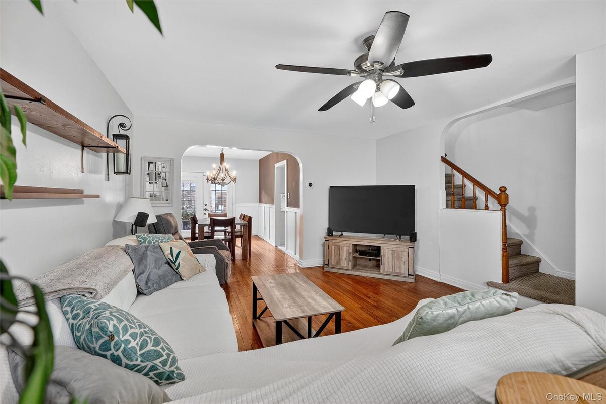Chandelier, Dining room, Interior, Living room, Wood Texture Flooring