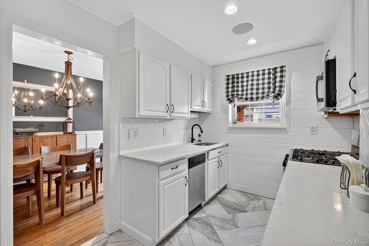 Chandelier, Dining room, Interior, Kitchen, Marble, Recessed Lighting
