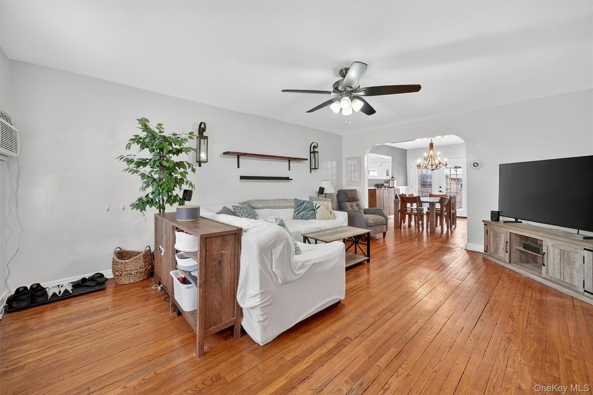 Chandelier, Dining room, Interior, Living room, Wood Texture Flooring