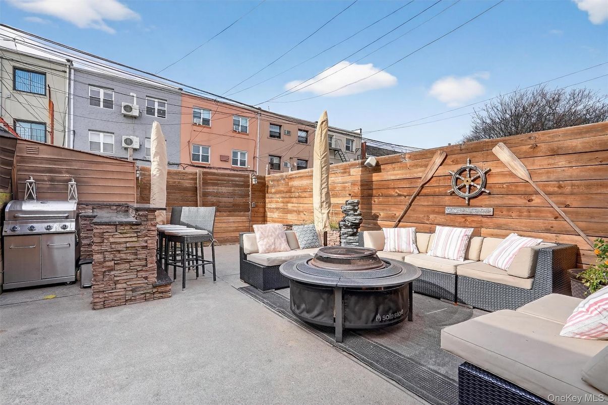 Exterior, Outdoor Kitchen