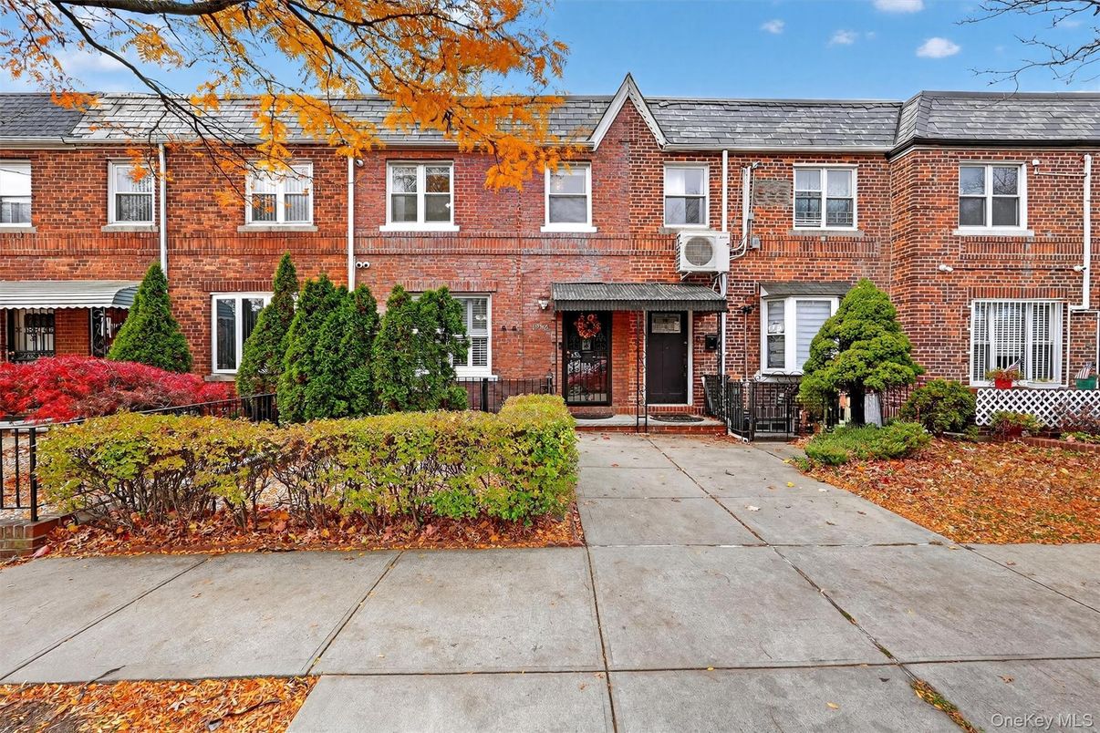 Exterior, Facade, Brick Facade, Rowhouse