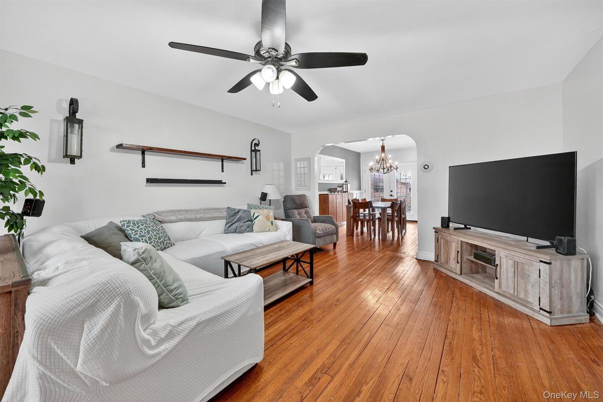 Chandelier, Dining room, Interior, Living room, Wood Texture Flooring