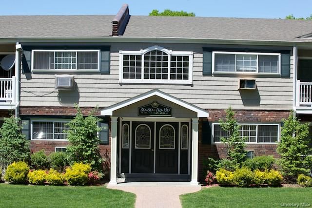 Exterior, Facade, Brick Facade, Raised Ranch