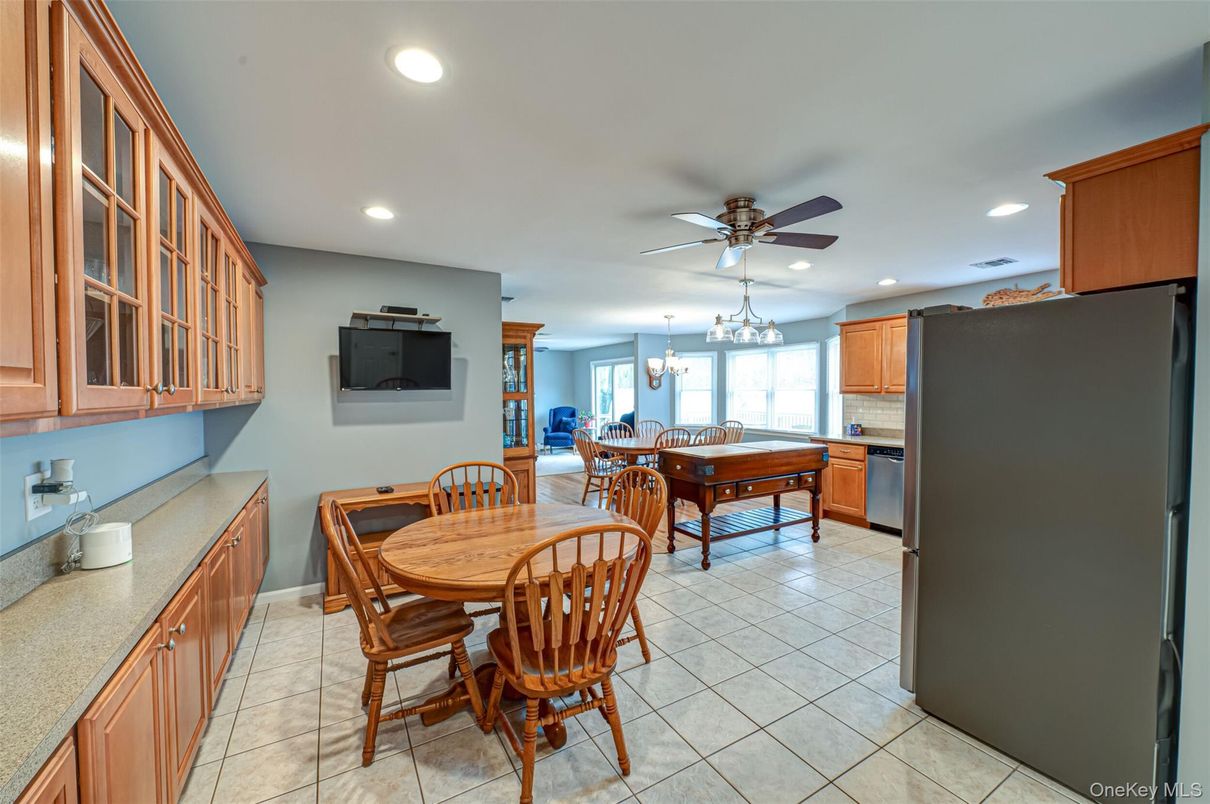 Chandelier, Dining room, Interior, Kitchen, Recessed Lighting