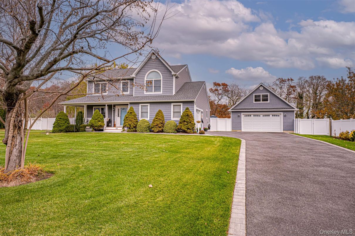 Attached, Exterior, Facade, Farmhouse