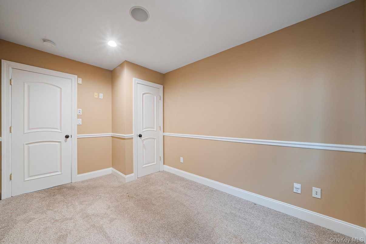 Empty room, Interior, Recessed Lighting