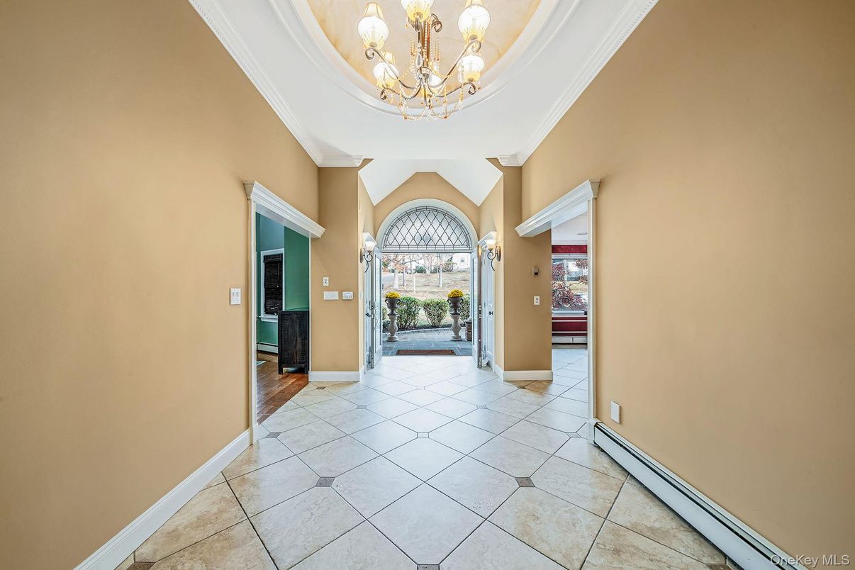 Chandelier, Interior