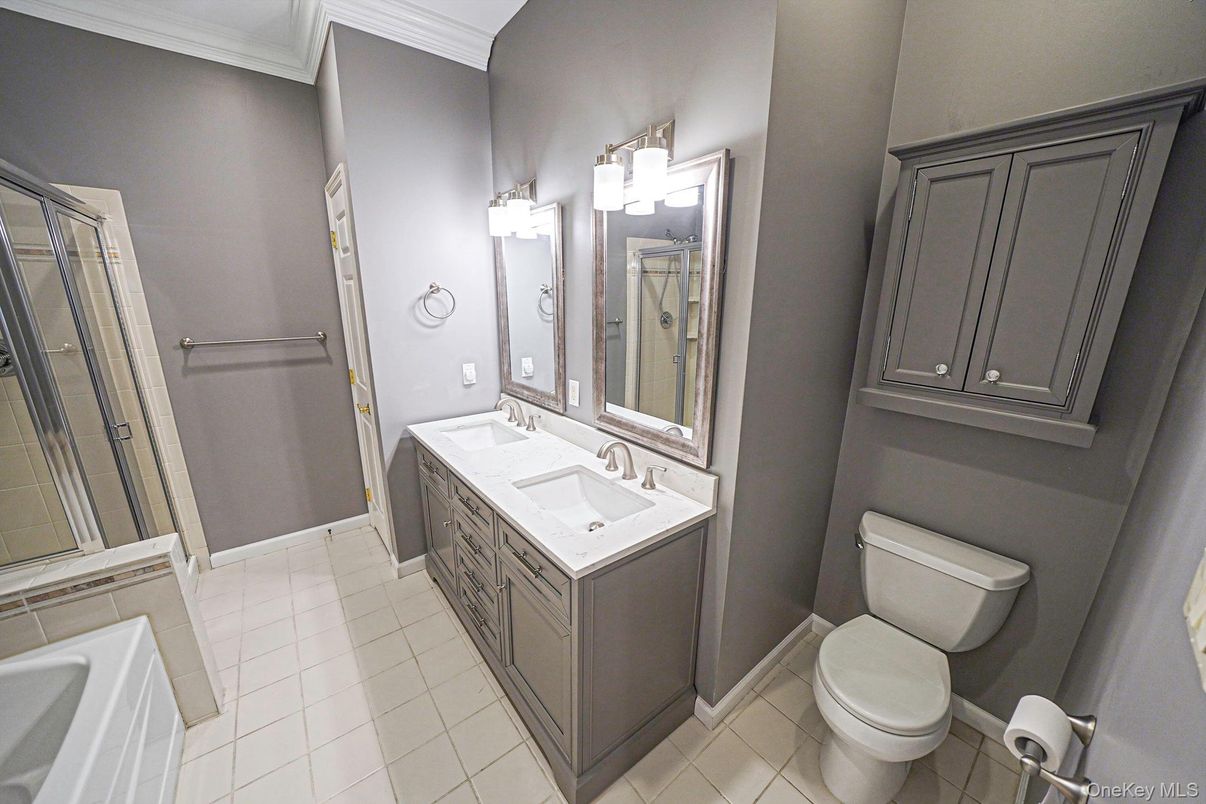 Bathroom, Dual Sink Vanities, Interior