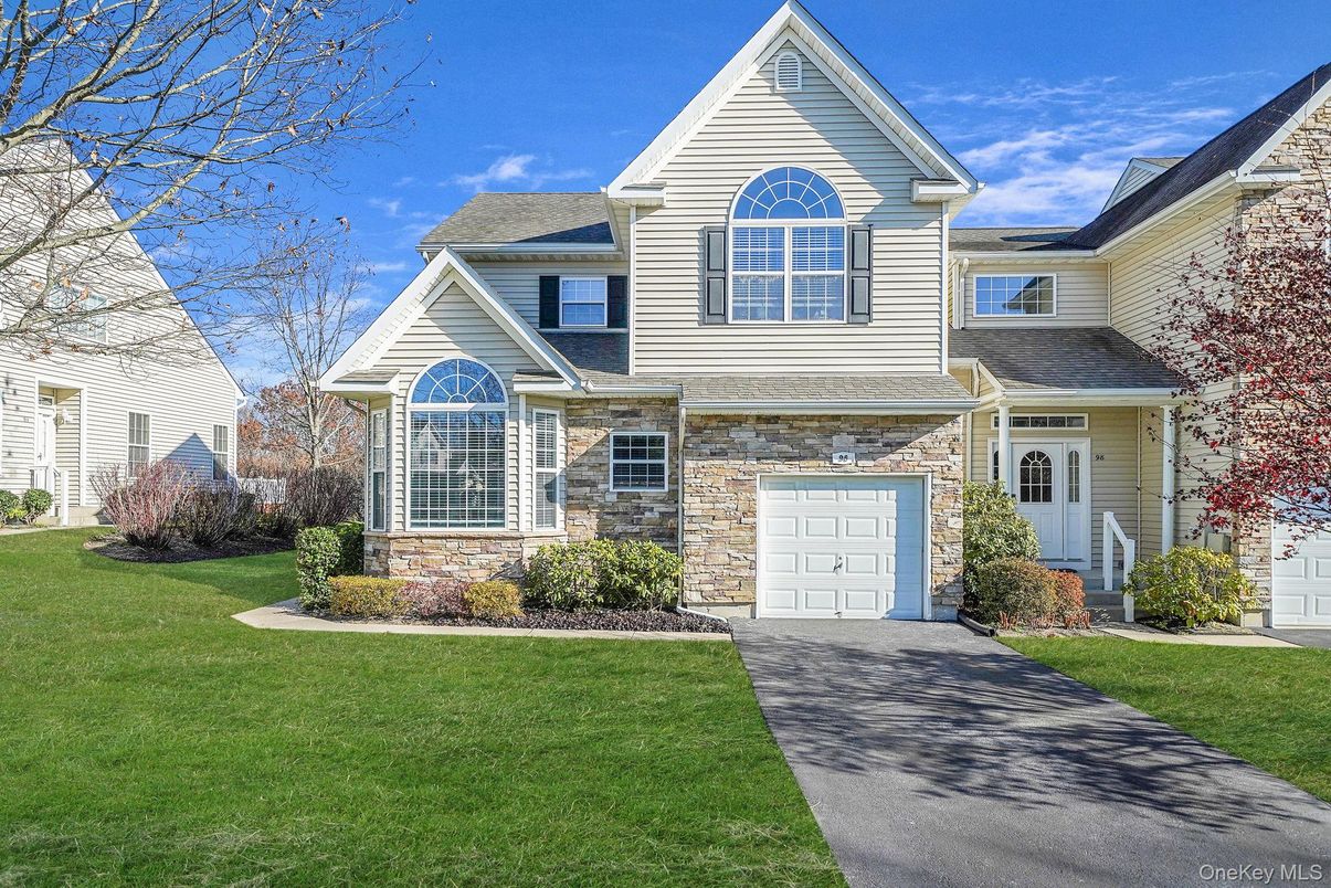 Attached, Exterior, Facade, Farmhouse