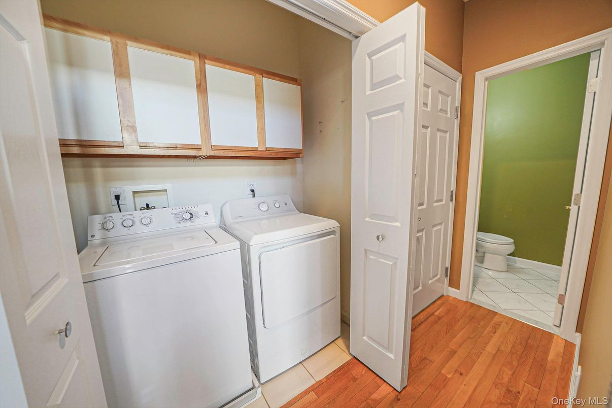 Bathroom, Interior, Utility Closets, Washer, Wood Texture Flooring