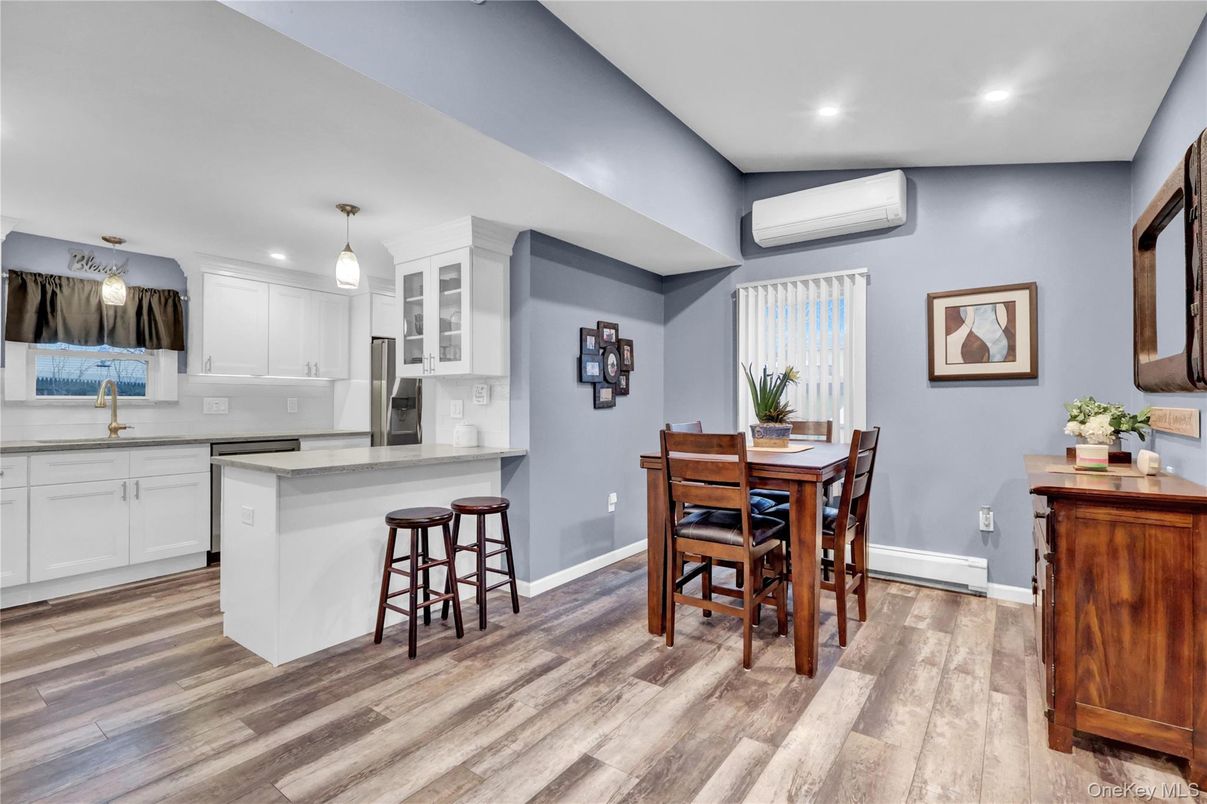 Dining room, Interior, Kitchen, Pendant Lights, Recessed Lighting, Wood Texture Flooring