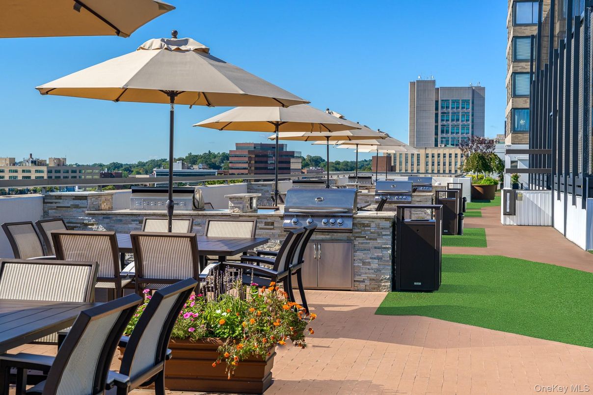 Exterior, Outdoor Kitchen
