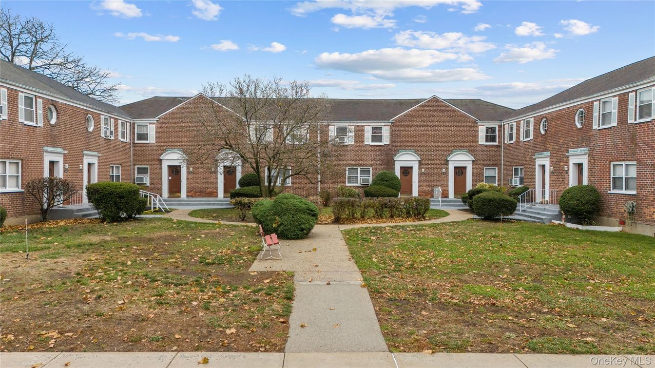 Exterior, Facade, Brick Facade, French Provincial