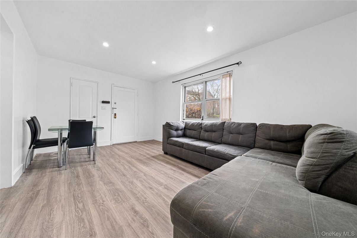 Dining room, Interior, Living room, Recessed Lighting, Wood Texture Flooring