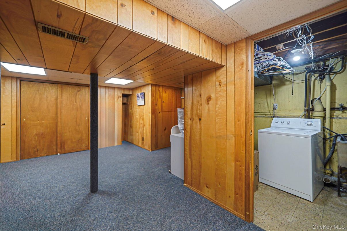 Interior, Washer, Wooden Ceilings, Wooden Walls