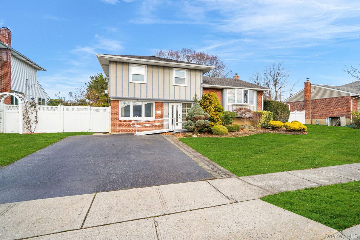 Exterior, Facade, Brick Facade, Split Level