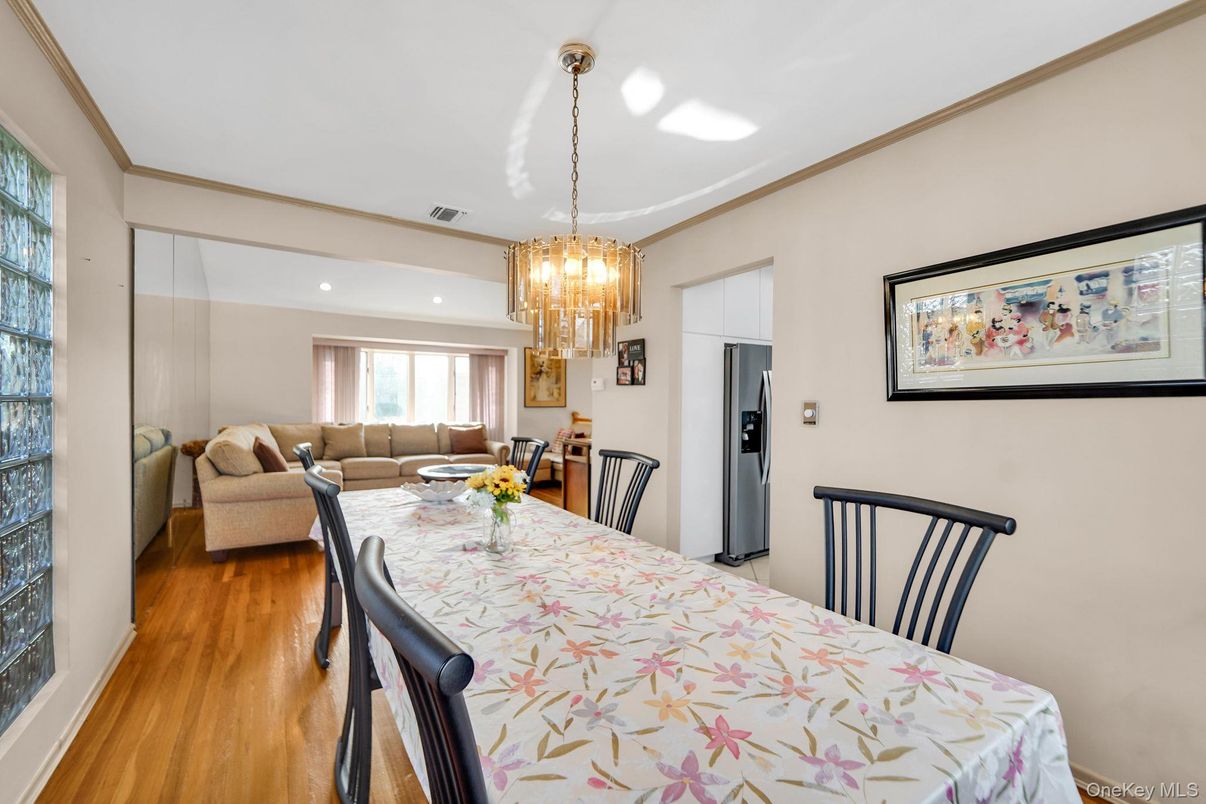 Chandelier, Dining room, Interior, Living room, Recessed Lighting, Wood Texture Flooring