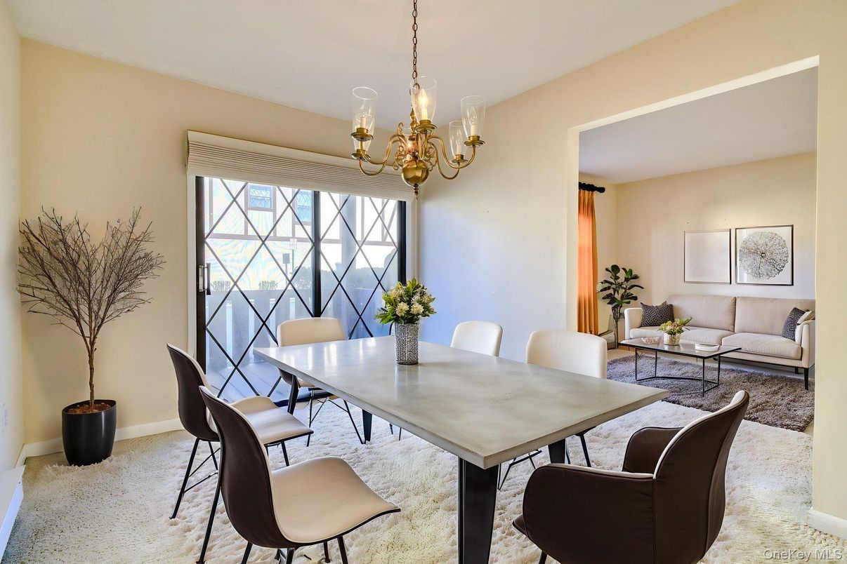 Chandelier, Dining room, Interior, Living room