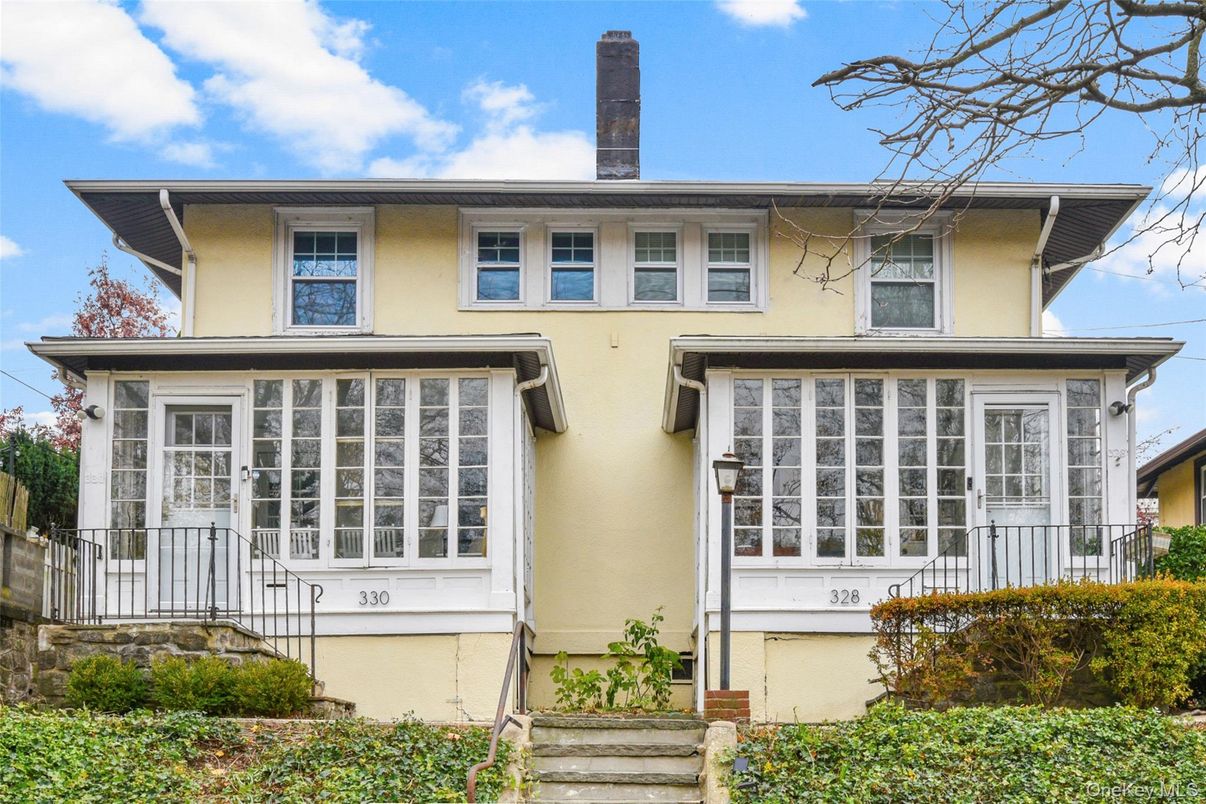 Exterior, Facade, American Foursquare