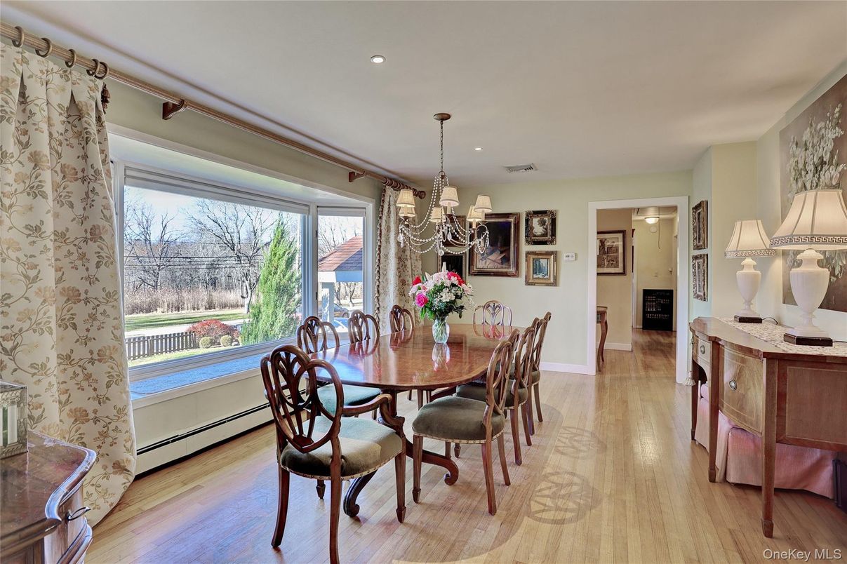 Chandelier, Dining room, Interior, Recessed Lighting, Wood Texture Flooring