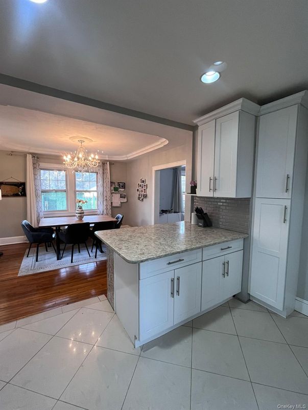 Chandelier, Dining room, Interior, Kitchen, Recessed Lighting, Wood Texture Flooring
