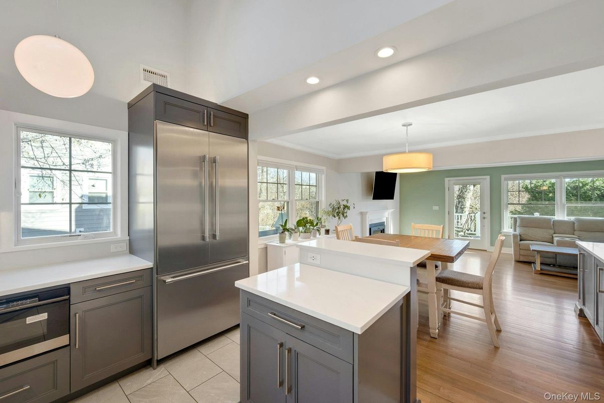 Dining room, Interior, Kitchen, Living room, Pendant Lights, Recessed Lighting, Stainless Steel Appliances, Wood Texture Flooring